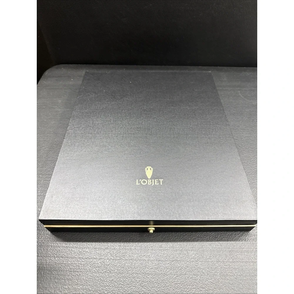 L'objet Empty Storage Gift Box (1667)
